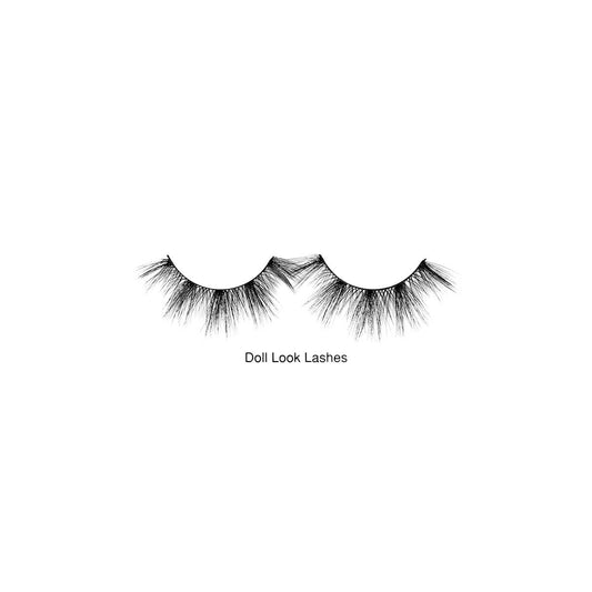 1 pair of lashes on a white background