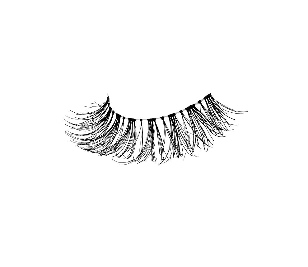 Wispy Ardell Magnetic Lash with separated clusters and tapered ends, ideal for soft, natural eye looks.