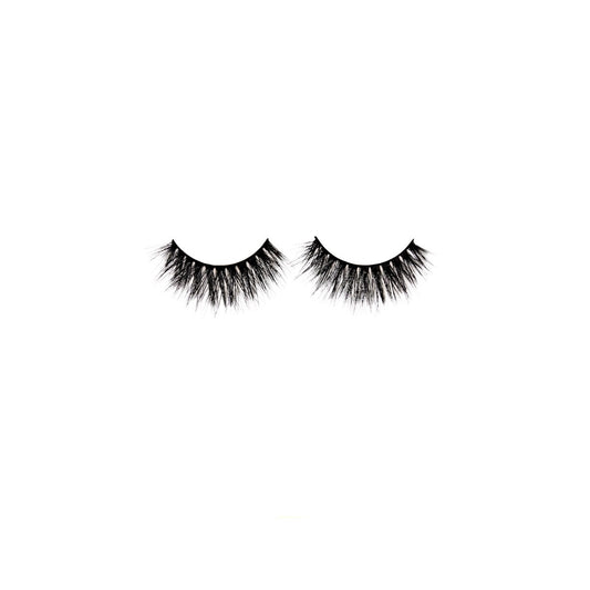 1 pair of lashes on a white background
